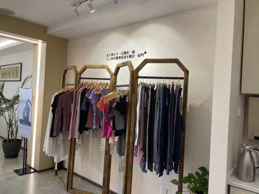 瑜伽服陈列技巧？潮流包店的陈列图片