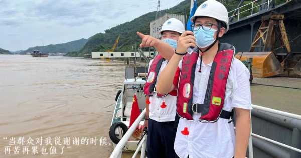 作为青少年在抗洪防疫中应该做什么？（今年青少年潮流）